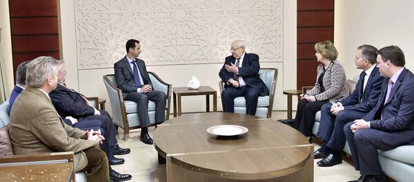 Syria's President Bashar al-Assad (center L) meets with a French delegation headed by Senate member, Head of the Senate�s French-Syrian Friendship Committee Jean-Pierre Vial,(center R) in Damascus February 25, 2015, - Sputnik Afrique
