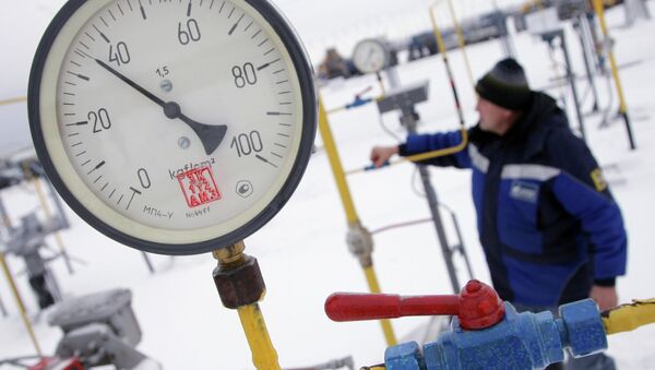 In June, Moscow switched Kiev to a prepayment system of gas deliveries in light of Kiev's gas debt of more than $5 billion. Since then, Ukraine has been receiving gas through reverse flows from several European countries and using its own reserves. - Sputnik Afrique