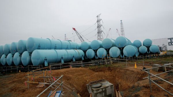 Water tanks that store contaminated water are seen at the Fukushima Dai-ichi nuclear power plant in Okuma - Sputnik Afrique