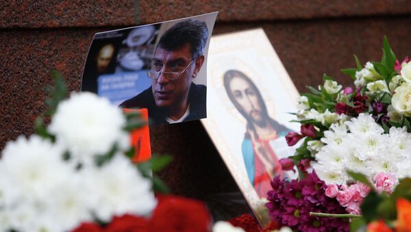A photo, an icon and flowers are placed at the site where Boris Nemtsov was shot dead, near the Kremlin in central Moscow, February 28, 2015. - Sputnik Afrique