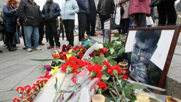 Photos, flowers and candles are left in memory of Boris Nemtsov, who was recently murdered in Moscow, in Independence Square in Kiev, February 28, 2015. - Sputnik Afrique