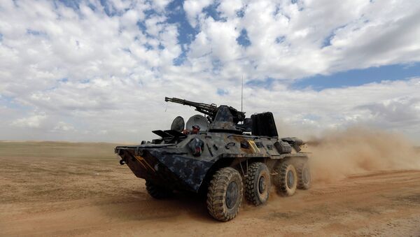 An Iraqi soldier sits in an armoured vehicle in the town of Hamrin - Sputnik Afrique