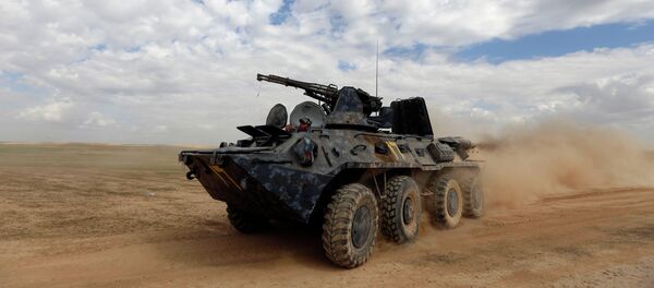 An Iraqi soldier sits in an armoured vehicle in the town of Hamrin - Sputnik Afrique