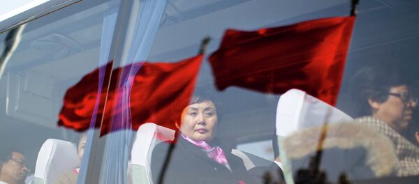 Delegates leave on a bus after the first annual session of the National People's Congress - Sputnik Afrique