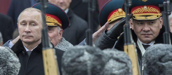 Президент РФ В.Путин возложили венок к Могиле Неизвестного Солдата - Sputnik Afrique