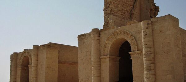 In this file photo taken July 27, 2005, two temples stand over 1,750 years after the Sassanian empire razed the Mesopotamian city of Hatra, 320 kilometers (200 miles) north of Baghdad, Iraq. - Sputnik Afrique