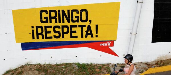 Graffti which reads, 'Gringo, respect us!' in Caracas March 9, 2015 - Sputnik Afrique