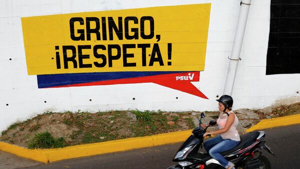Graffti which reads, 'Gringo, respect us!' in Caracas March 9, 2015 - Sputnik Afrique
