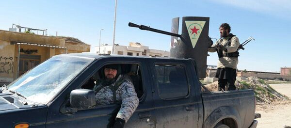 Islamic State militants ride in a Kurdish popular protection unit (YPG) vehicle captured during fighting in Tal Tamr, Hassakeh province, Syria - Sputnik Afrique