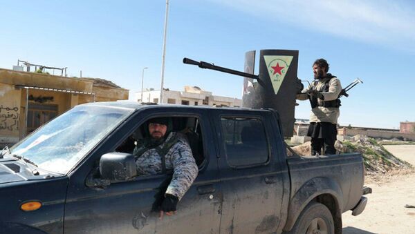 Islamic State militants ride in a Kurdish popular protection unit (YPG) vehicle captured during fighting in Tal Tamr, Hassakeh province, Syria - Sputnik Afrique
