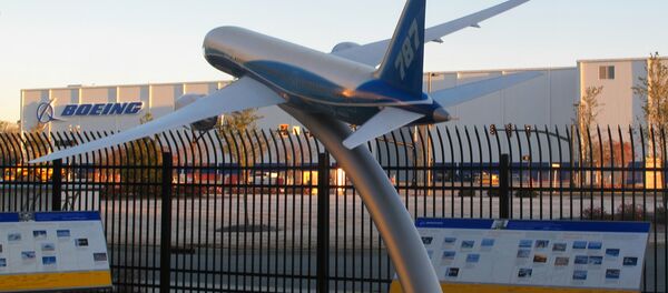 Model of a Boeing 787 is seen outside the company's massive assembly plant in North Charleston - Sputnik Afrique