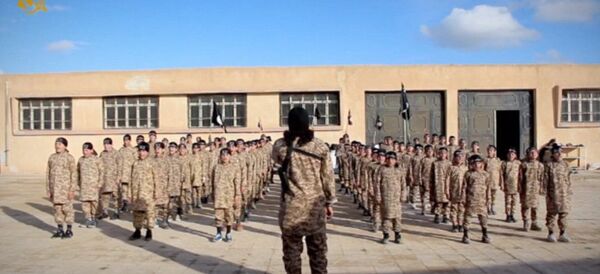 Un camp d'entraînement militaire d'enfants de l'EI - Sputnik Afrique
