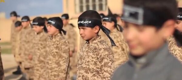 Le camp d'ISIS d'entraînement militaire d'enfants - Sputnik Afrique