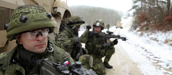 Czech soldiers set up security during a military advisory team training exercise at U.S. Army Europe's Joint Multinational Readiness Center in Hohenfels, Germany, Dec. 1 - Sputnik Afrique