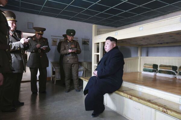 Corée du Nord: Kim Jong-un inspecte des unités militaires - Sputnik Afrique
