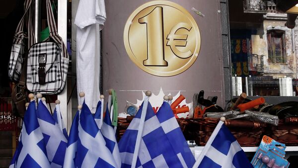 Greek national flags are displayed for sale at the entrance of a one Euro shop in Athens March 2, 2015. - Sputnik Afrique