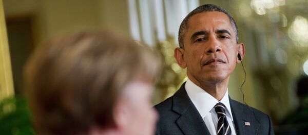 Barack Obama, right, listen to German Chancellor Angela Merkel - Sputnik Afrique