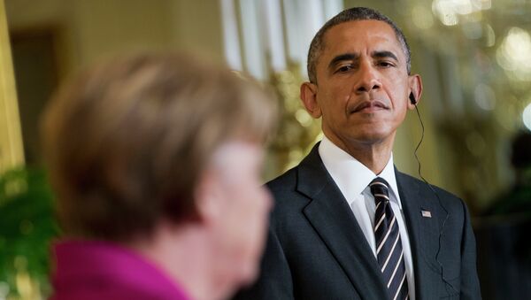 Barack Obama, right, listen to German Chancellor Angela Merkel - Sputnik Afrique