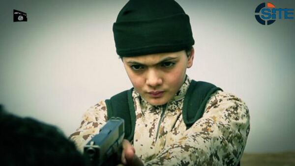 ISIL limitless immorality released a vid shows a child executing alleged Israeli spy Mohammad Ismail - Sputnik Afrique