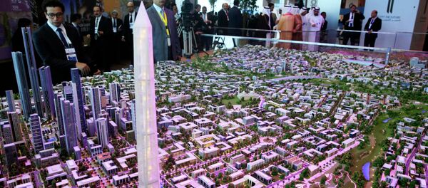 A model of a planned new capital for Egypt is displayed for investors at the opening of the Egypt Economic Development Conference (EEDC) in Sharm el-Sheikh, in the South Sinai governorate, about 550 km (342 miles) south of Cairo, March 13, 2015 - Sputnik Afrique