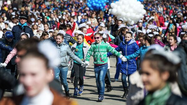 Participants of the Crimean Spring anniversary celebrations march in downtown Simferopol - Sputnik Afrique