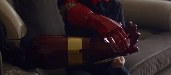 Iron Man apporte une prothèse bionique à un garçon handicapé ? Iron Man apporte une prothèse bionique à un garçon handicapé ? - Sputnik Afrique
