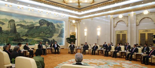 Chinese President Xi Jinping meets with guests of the Asian Infrastructure Investment Bank at the Great Hall of the People in Beijing on October 24, 2014 - Sputnik Afrique