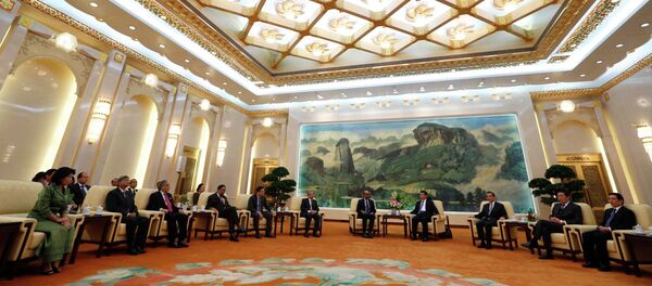 China's President Xi Jinping (4th R) meets with the guests at the Asian Infrastructure Investment Bank (AIIB) launch ceremony at the Great Hall of the People in Beijing in this October 24, 2014 - Sputnik Afrique