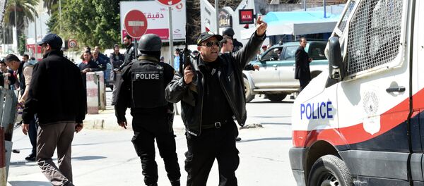 Tunisian security forces secure the area after gunmen attacked Tunis' famed Bardo Museum on March 18, 2015 - Sputnik Afrique