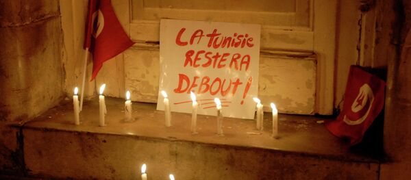 A picture taken on March 18, 2015 shows a placard reading in French Tunisia will remain standing during a rally organised a few hours after an attack on the National Bardo Museum in Tunis. - Sputnik Afrique