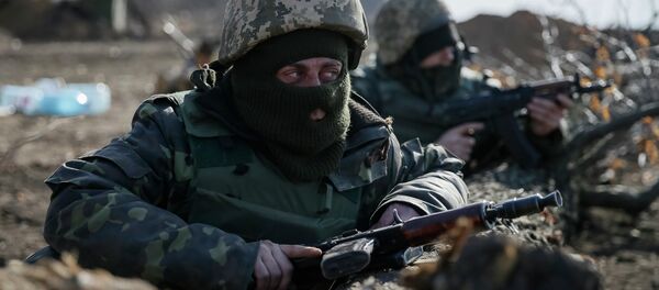 Members of the Ukrainian armed forces take their positions near Kurakhovo, not far from Donetsk March 11, 2015 - Sputnik Afrique