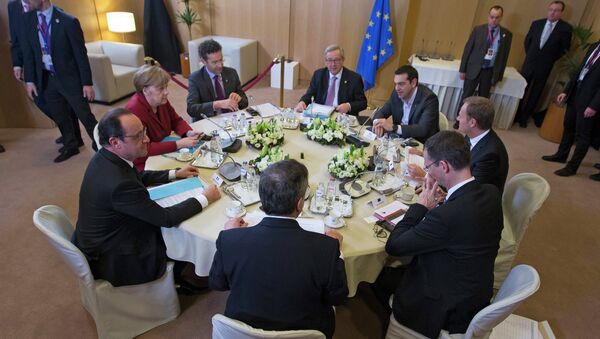 From left clockwise, French President Francois Hollande, German Chancellor Angela Merkel, Dutch Finance Minister Jeroen Dijsselbloem, European Commission President Jean-Claude Juncker, Greek Prime Minister Alexis Tsipras, European Council President Donald Tusk, Secretary General of the Council Uwe Corsepius and European Central Bank Governor Mario Draghi participate in a round table meeting on Greece at an EU summit in Brussels - Sputnik Afrique
