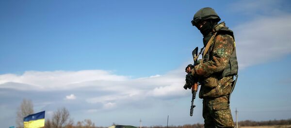 A convoy of Ukrainian armed forces pull back from the Debaltseve region, in Blagodatne - Sputnik Afrique