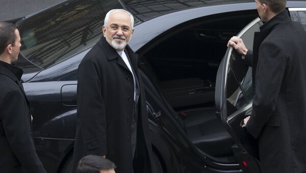 Iran's Foreign Minister Javad Zarif (C) departs his hotel to return to Iran following days of negotiations with United States Secretary of State John Kerry over Iran's nuclear program in Lausanne, Switzerland March 20, 2015. - Sputnik Afrique