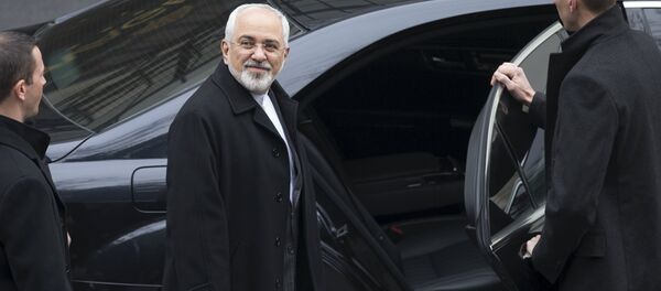 Iran's Foreign Minister Javad Zarif (C) departs his hotel to return to Iran following days of negotiations with United States Secretary of State John Kerry over Iran's nuclear program in Lausanne, Switzerland March 20, 2015. - Sputnik Afrique
