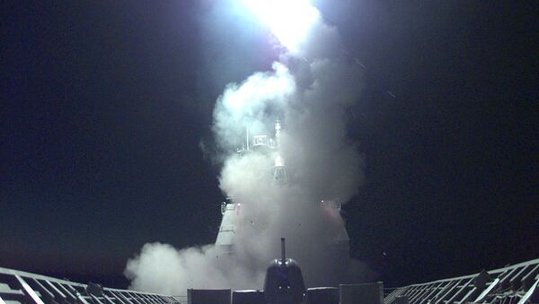 A Tomahawk cruise missile launches from the bow of the US Navy cruiser USS Philippine Sea at targets throughout Yugoslavia and Kosovo, 24 March, 1999. - Sputnik Afrique