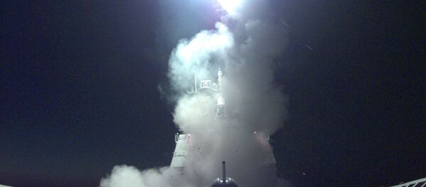 A Tomahawk cruise missile launches from the bow of the US Navy cruiser USS Philippine Sea at targets throughout Yugoslavia and Kosovo, 24 March, 1999. - Sputnik Afrique