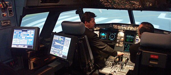 В кабине полнопилотажного тренажера самолета А320 - Sputnik Afrique