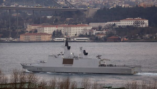 French Navy (Marine Nationale) frigate La Fayette sets sail in the Bosphorus, on its way to the Black Sea, in Istanbul March 24, 2015. - Sputnik Afrique