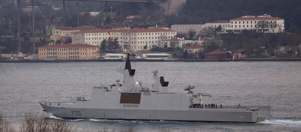 French Navy (Marine Nationale) frigate La Fayette sets sail in the Bosphorus, on its way to the Black Sea, in Istanbul March 24, 2015. - Sputnik Afrique