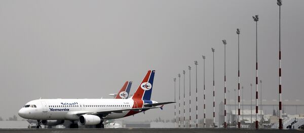 A Yemenia Airways Airbus A320 aircraft is pictured at the Sanaa Airport March 28, 2015 - Sputnik Afrique