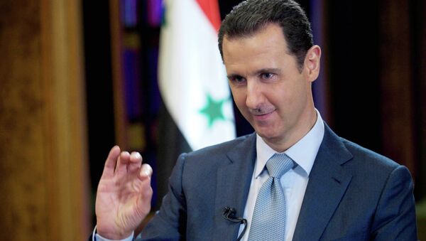 In this photo released on Tuesday, Feb. 10, 2015 by the Syrian official news agency SANA, Syrian President Bashar Assad gestures during an interview with the BBC, in Damascus, Syria. - Sputnik Afrique