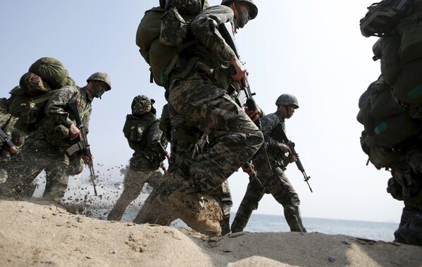 Foal Eagle: les fusiliers marins sud-coréens et américains à l’entraînement - Sputnik Afrique