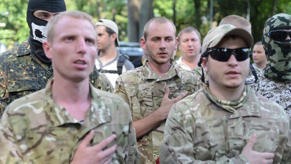 Проводы бойцов батальона нацгвардии Шахтерск в Киеве в зону силовой операции - Sputnik Afrique