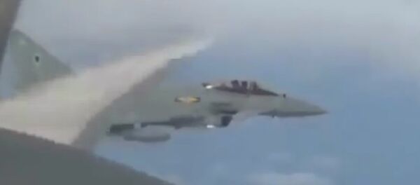 Des chasseurs britanniques escortent un bombardier russe - Sputnik Afrique