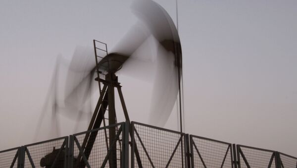 An oil pump jack works at sunset in the desert oil fields of Sakhir, Bahrain, Monday, June 10, 2013 - Sputnik Afrique