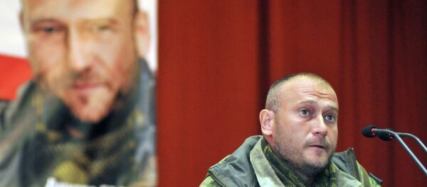 Right Sector's leader Dmitry Yarosh meets with residents of Lvov - Sputnik Afrique