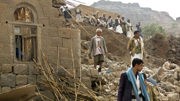 In this Saturday, April 4, 2015 file photo, Yemenis stand amid the rubble of houses destroyed by Saudi-led airstrikes in a village near Sanaa, Yemen - Sputnik Afrique