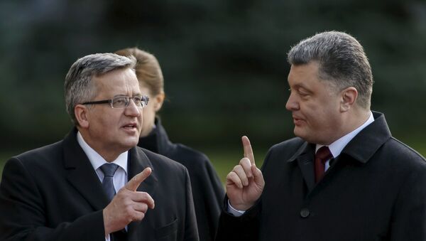 Ukraine's President Petro Poroshenko (R) and his Polish counterpart Bronislaw Komorowski in Kiev - Sputnik Afrique