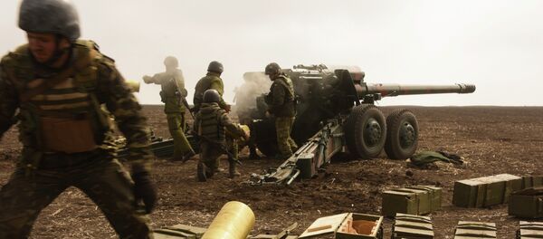 Ukrainian army soldiers take part in a military exercise at a training ground outside Mariupol, eastern Ukraine, Wednesday, March 25, 2015. - Sputnik Afrique